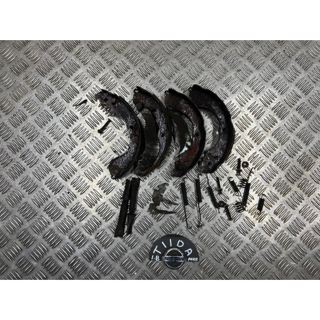 Колодки ручника тормозные Nissan Tiida C11 (2007-2013) 1.8 МКПП D4060ZW80A