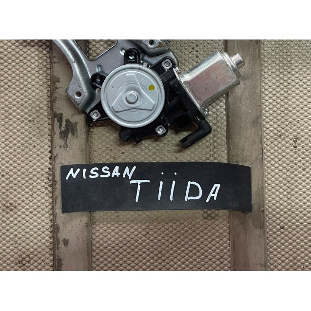 Моторчик стеклоподъемника задний правый Nissan Tiida C11 (2007-2013) Азия 82730AX00A