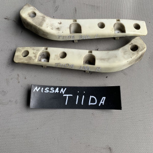 Кронштейн (направляющая) заднего бампера правый Nissan Tiida C11 (2007-2013) 85226EM30A