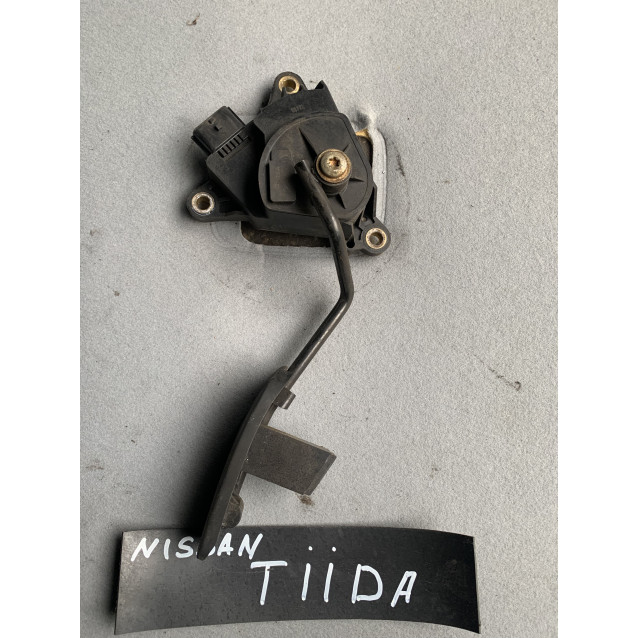 Педаль газа Nissan Tiida C11 (2007-2013) 18002AX700