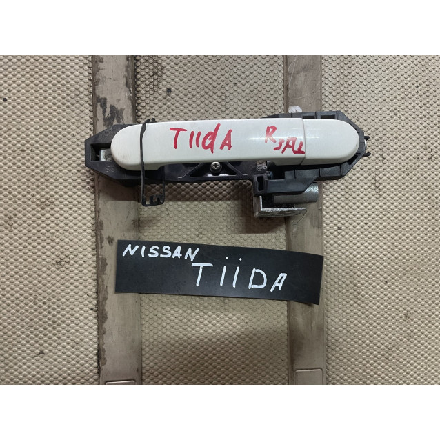 Ручка двери наружная правая задняя Nissan Tiida C11 (2007-2013) 82610ED000 82640EL11A  82640EL10A