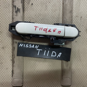 Ручка двери наружная правая передняя Nissan Tiida C11 (2007-2013) 82640EL11A 82610ED000