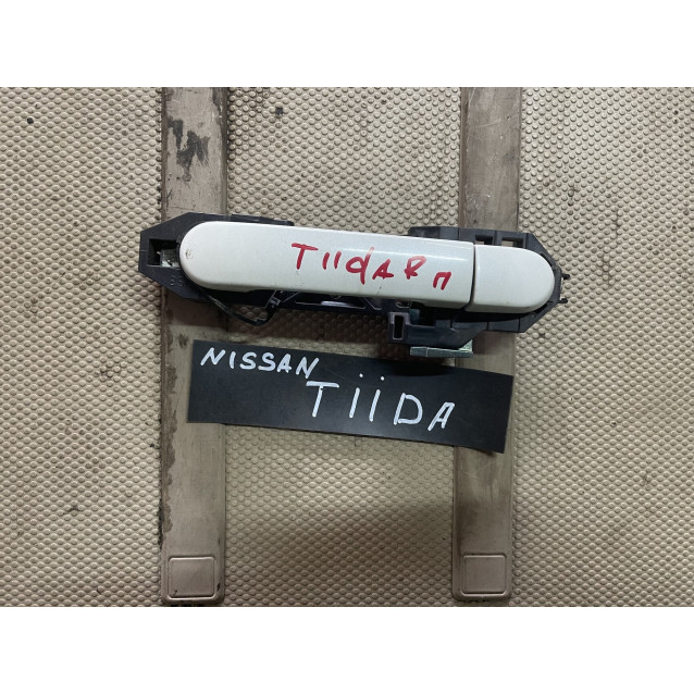 Ручка двери наружная правая передняя Nissan Tiida C11 (2007-2013) 82640EL11A 82610ED000