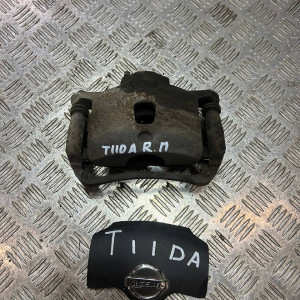 Супорт передній правий Nissan Tiida C11 (2007-2013) 410013U80A