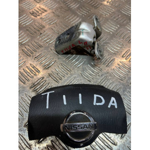 Петля двери передней левой низ Nissan Tiida C11 (2007-2013) 82421ED00B