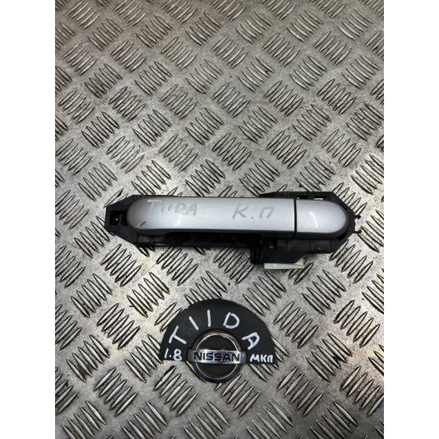 Ручка двери наружная правая передняя Nissan Tiida C11 (2007-2013) 82640EL11A 82610ED000