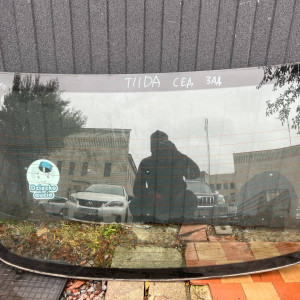 Стекло заднее Nissan Tiida C11 (2007-2013) 79700EM40A *седан