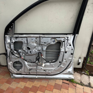 Дверь передняя правая Nissan X-Trail T30 (00-06) H01008H7MM