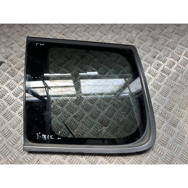 Стекло в кузов заднее левое (форточка) Nissan X-Trail (T30) (2000-2006) 833018H501