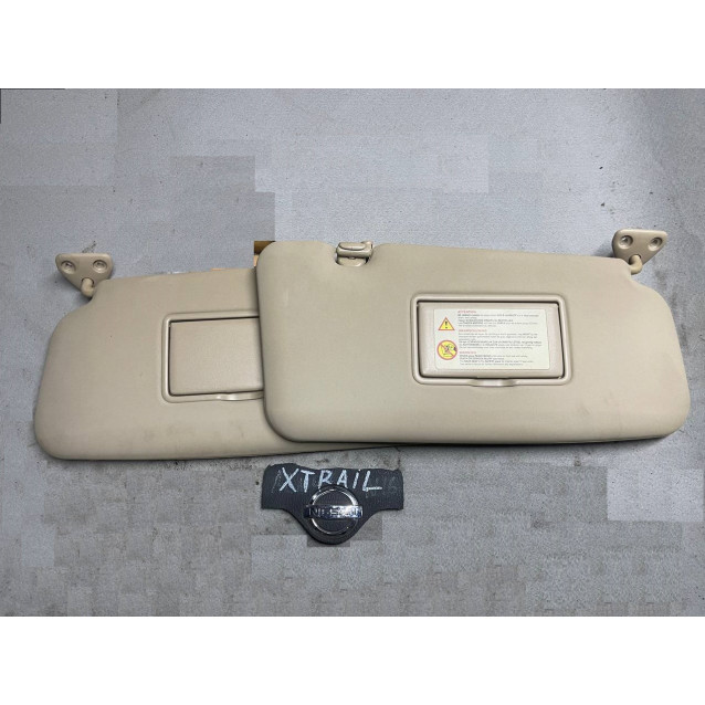 Козырек солнцезащитный Nissan X-Trail (T30) (2000-2006) 964018H900 L, R