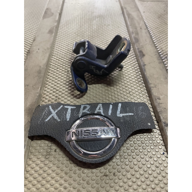 Петля двери задней левой верх Nissan X-Trail (T30) (2000-2006) 824018H700