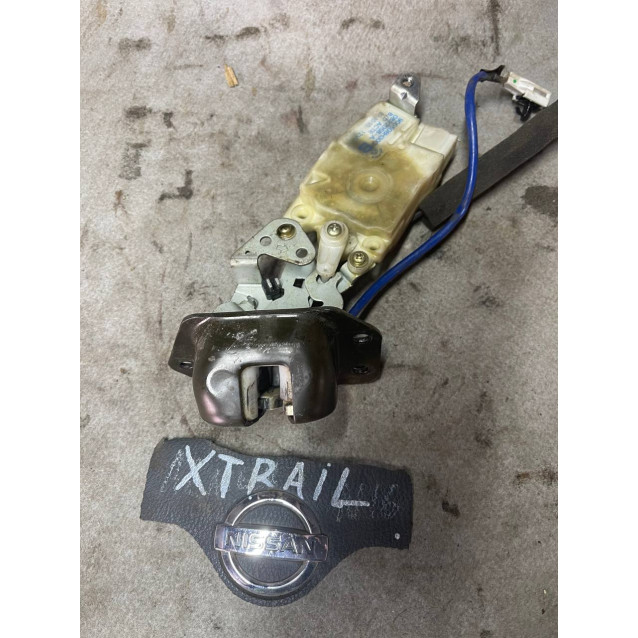 Замок крышки багажника Nissan X-Trail (T30) 2000-2006 905028H300