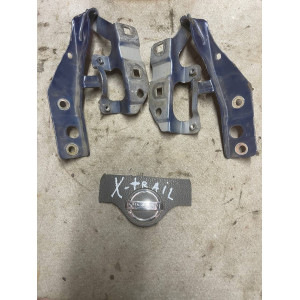 Петля капота ліва Nissan X-Trail (T30) (2000-2006) 654018H300