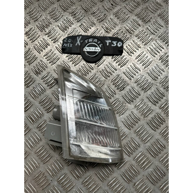 Указатель поворота передний Nissan X-Trail T30 (2000-2006) 261308H700 261308H70A