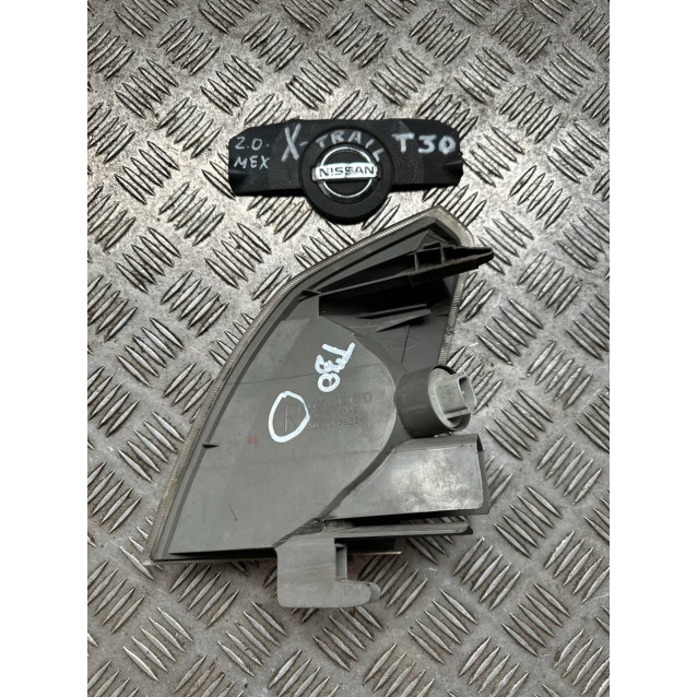 Указатель поворота передний Nissan X-Trail T30 (2000-2006) 261308H700 261308H70A