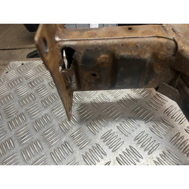 Усилитель бампера передний Nissan X-Trail T31 (2007-2012) 62030JG00C