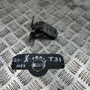 Петля двери задней правой низ Nissan X-Trail T31 (2007-2012) 824204P00A