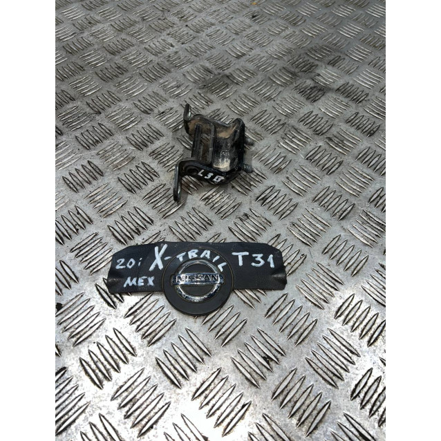 Петля двери задней левой верх Nissan X-Trail T31 (2007-2012) 824012Y90A