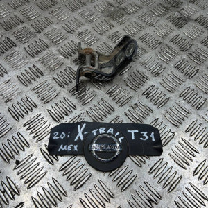 Петля двери задней левой низ Nissan X-Trail T31 (2007-2012) 824214P00A