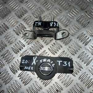 Петля двери задней правой верх Nissan X-Trail T31 (2007-2012) 824002Y90A