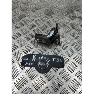 Петля двери передней правой низ Nissan X-Trail T31 (2007-2012) 824204P00A