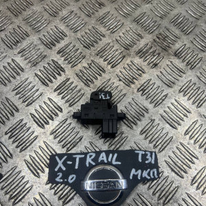 Кнопка склопідйомника одиночна Nissan X-Trail T31 (2007-2012) 25411JG05A