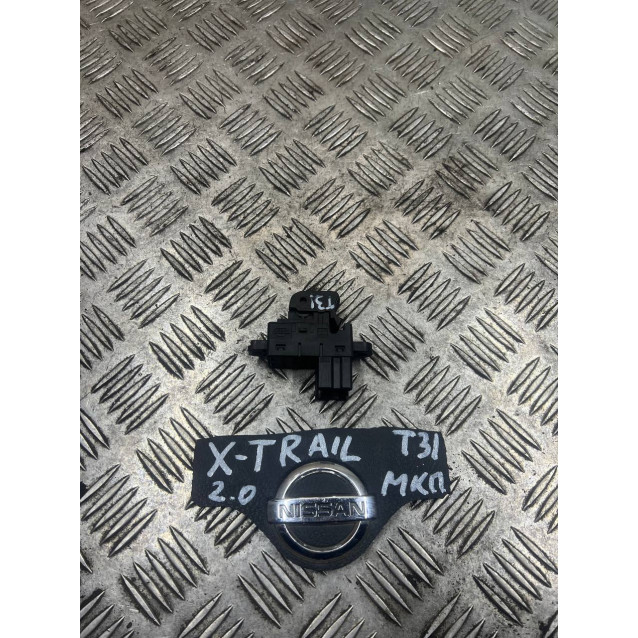 Кнопка склопідйомника одиночна Nissan X-Trail T31 (2007-2012) 25411JG05A