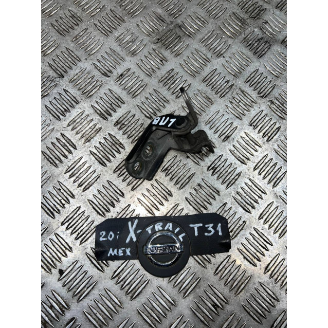 Петля двери передней левой верх Nissan X-Trail T31 (2007-2012) 824204P00A