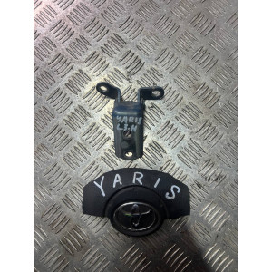 Петля двери задней левой низ Toyota Yaris (2005-2010) 6878005020