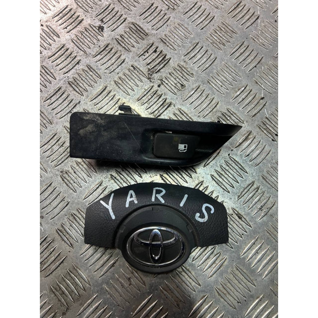 Ручка лючка бензобака Toyota Yaris (2005-2010) 7730652040
