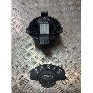 Моторчик пічки Toyota Yaris (2005-2010) AV2727000311/ 8710352141