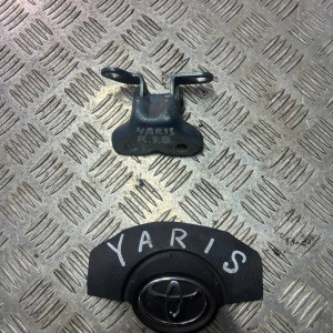 Петля двери задней правой верх Toyota Yaris (2005-2010) 6875005020