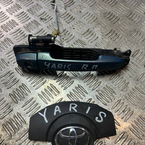 Ручка двери передняя правая Toyota Yaris (2005-2010) 692010D010