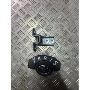 Петля двери передней левой верх Toyota Yaris (2005-2010) 687200D040