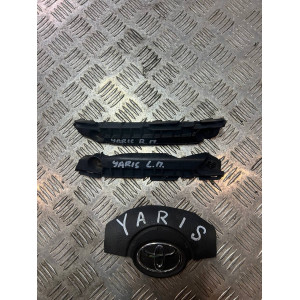 Кронштейн крепления заднего бампера правая Toyota Yaris (2005-2010) 525750D030