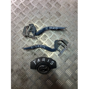 Петля капота ліва Toyota Yaris (2005-2010) 534200D120