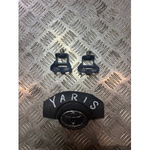 Петля багажника Toyota Yaris (2005-2010) 6880152010 / 688010D020