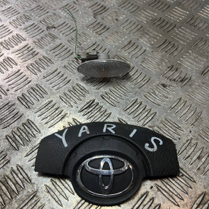 Повторитель поворота Toyota Yaris (2005-2010) 817300D032
