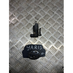 Насос моторчик омывателя стекла лобового Toyota Yaris (2011-2014) 853300D120