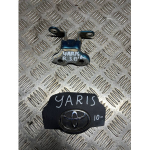 Петля двери задней правой верх Toyota Yaris (2011-2014) 687500D060