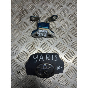 Петля двери задней левой верх Toyota Yaris (2011-2014) 687600D060