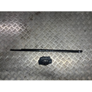 Молдинг стекла двери задний левый Toyota Yaris (2011-2014) 682300D130