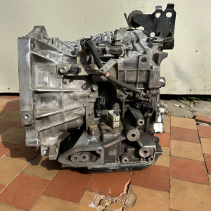 Коробка передач Toyota Yaris (2011-2014) 3040052340
