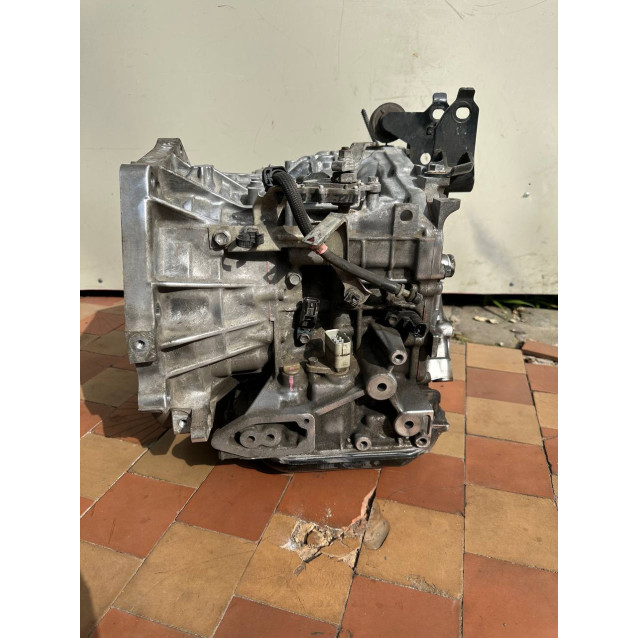 Коробка передач Toyota Yaris (2011-2014) 3040052340