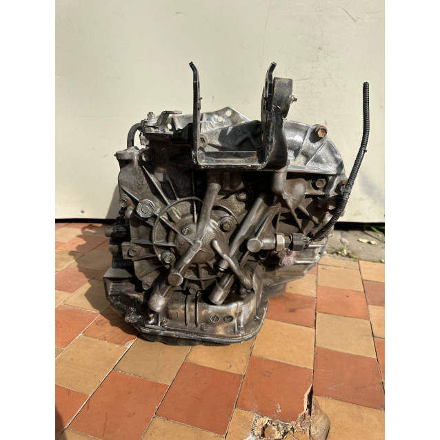 Коробка передач Toyota Yaris (2011-2014) 3040052340