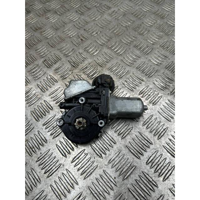 Моторчик стеклоподъемника передний левый Toyota Yaris (2011-2014) 698200D310